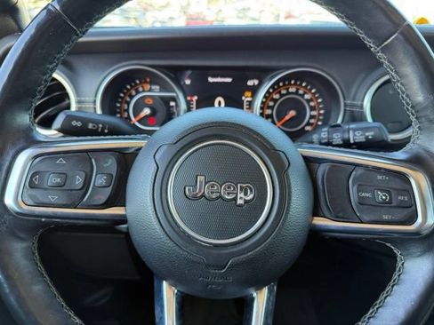 Used 2018 Jeep Wrangler Unlimited Sahara AWD/4WD image 16