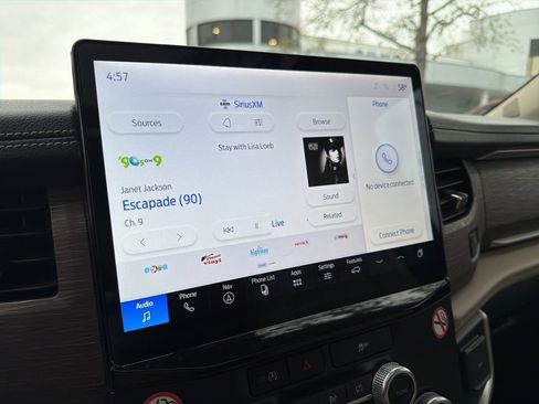 Used 2024 Ford Expedition Limited image 12