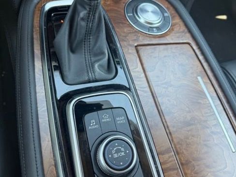 Used 2023 Nissan Armada SL w/ Captain's Chairs Package RWD image 16