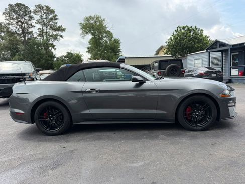 Used 2018 Ford Mustang Convertible RWD image 5