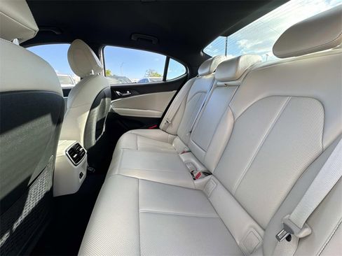 Used 2025 Genesis G70 2.5T image 28