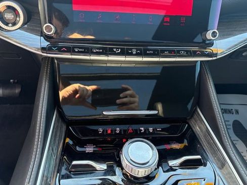 Used 2022 Jeep Wagoneer Series III w/ Premium Group I image 17