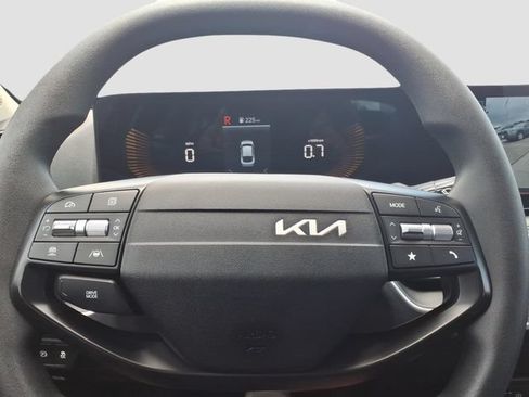 Used 2025 Kia K4 FWD image 29