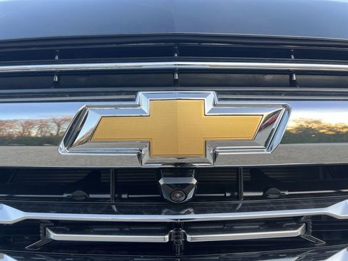 New 2026 Chevrolet Suburban Premier image 32