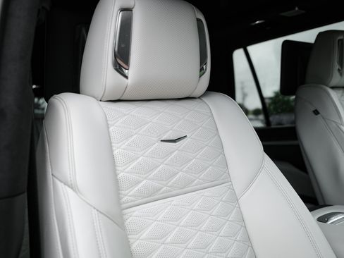 Used 2026 Cadillac Escalade Platinum Sport AWD/4WD image 39