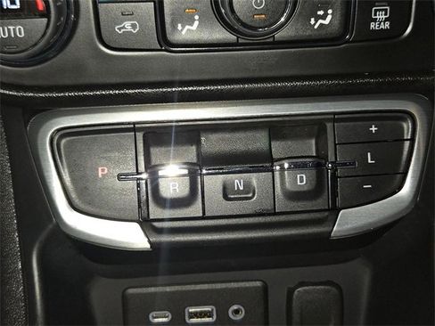 Used 2024 GMC Terrain SLE w/ Driver Convenience Package image 20