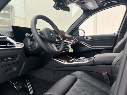 New 2026 BMW X5 xDrive50e w/ M Sport Package image 4