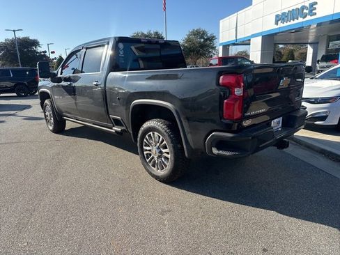 Used 2023 Chevrolet Silverado 2500 High Country w/ Technology Package image 3