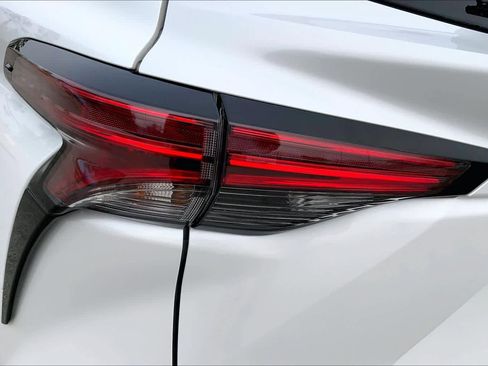 Used 2022 Toyota Sienna XLE image 34