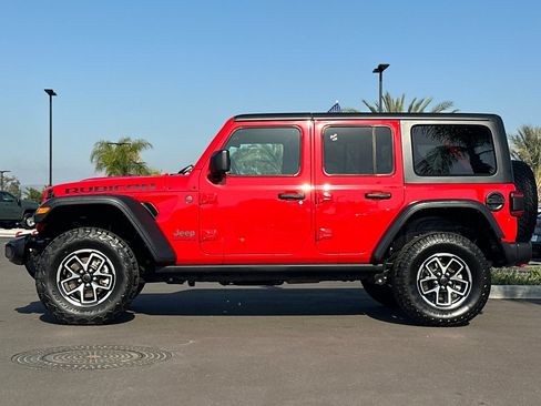 Used 2025 Jeep Wrangler Unlimited Rubicon AWD/4WD image 7