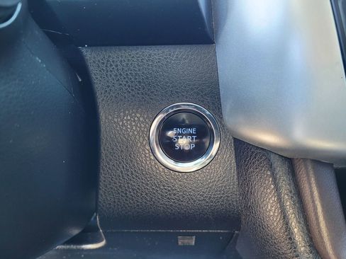 Used 2018 Toyota Highlander XLE image 19