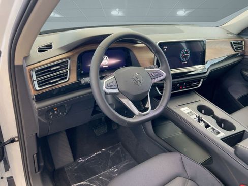 New 2026 Volkswagen Atlas SE image 4