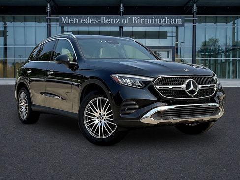 Used 2024 Mercedes-Benz GLC 300 4MATIC image 1