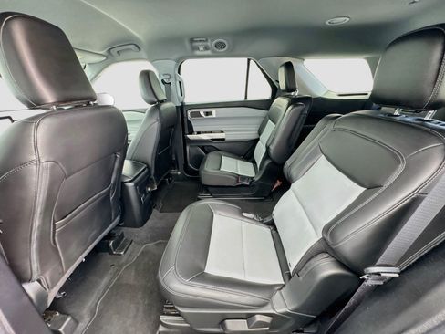 Used 2022 Ford Explorer XLT w/ Equipment Group 202A RWD image 15