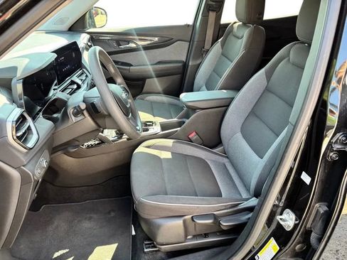 Used 2025 Chevrolet TrailBlazer LT FWD image 21