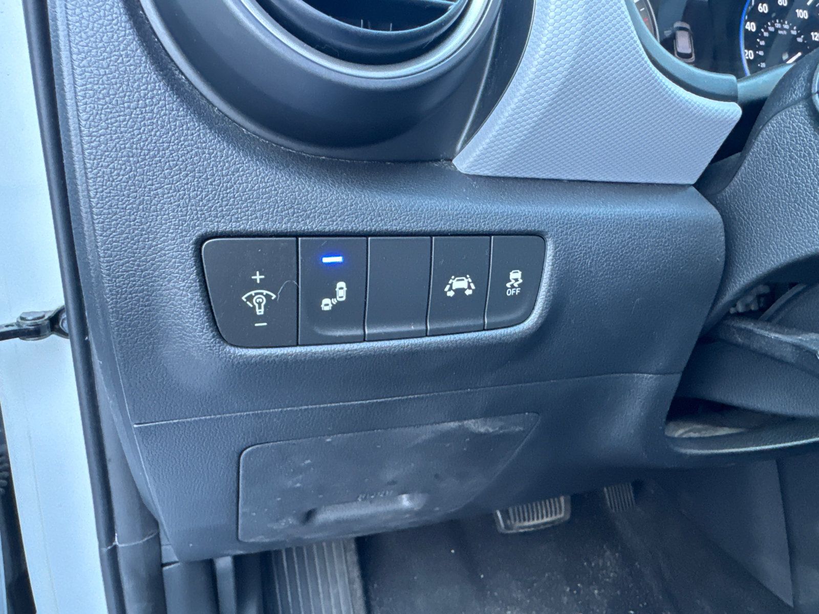 Used 2020 Hyundai Kona Limited AWD/4WD image 35