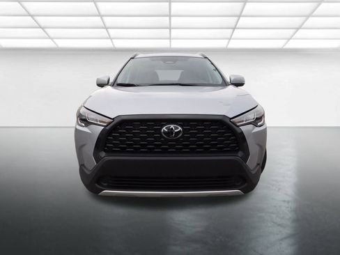 Used 2023 Toyota Corolla Cross LE image 3