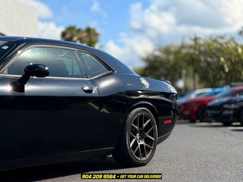 Used 2016 Dodge Challenger R/T Scat Pack w/ Leather Interior Group RWD image 3
