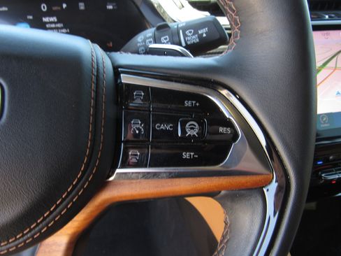 Used 2023 Jeep Grand Cherokee L Summit AWD/4WD image 26