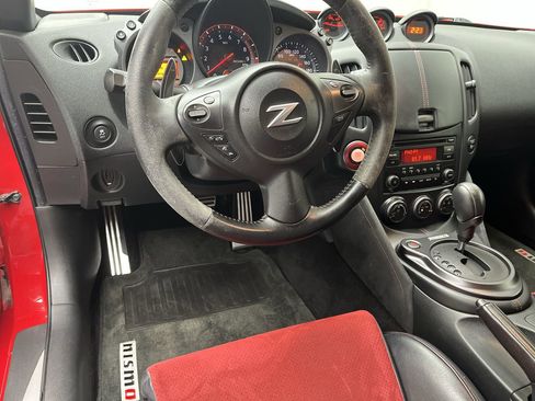 Used 2015 Nissan 370Z NISMO image 9