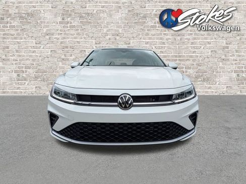 Certified 2025 Volkswagen Jetta SE FWD image 9