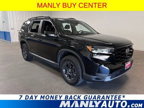 Used 2025 Honda Pilot TrailSport image 1