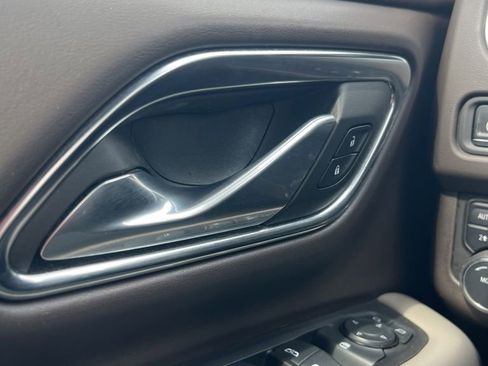 Used 2024 Chevrolet Suburban LT image 33