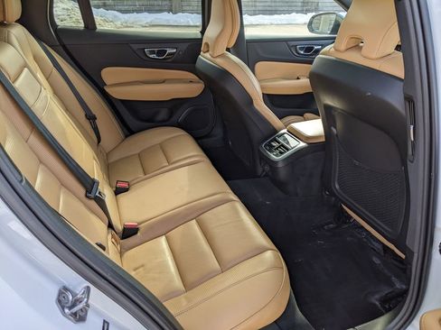 Used 2021 Volvo V60 T5 Cross Country image 25