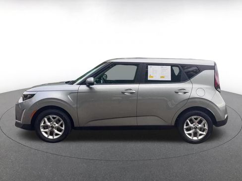 Used 2025 Kia Soul LX w/ LX Technology Package FWD image 9
