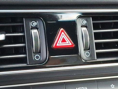 Used 2023 Genesis G70 3.3T image 29