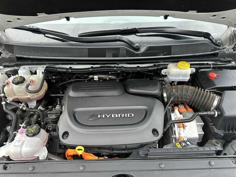 Used 2024 Chrysler Pacifica Limited FWD image 13