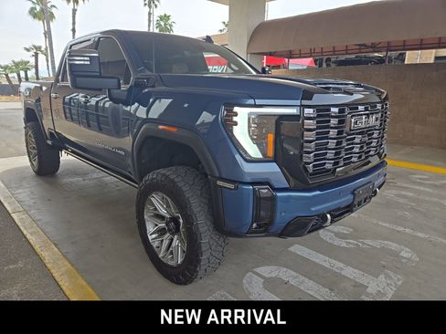 Used 2025 GMC Sierra 2500 Denali Ultimate w/ Max Trailering Package image 3