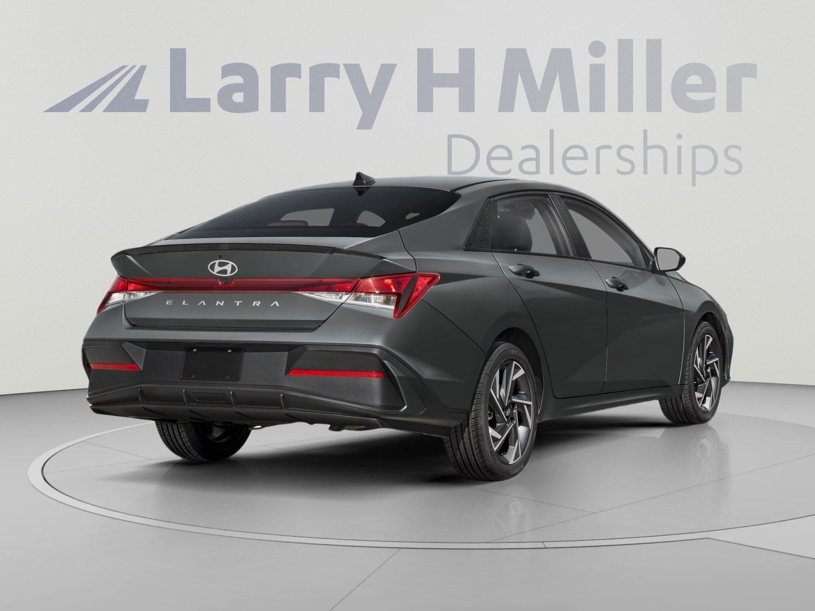 Used 2025 Hyundai Elantra Sport FWD image 2