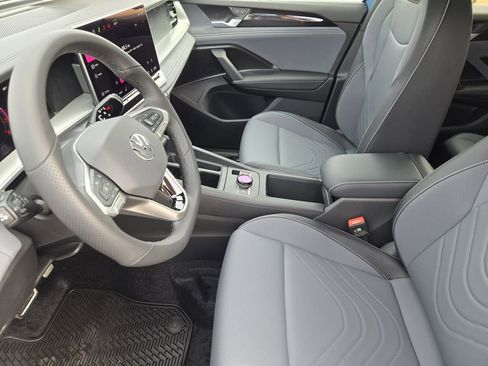 New 2026 Volkswagen Tiguan SE R-Line image 11