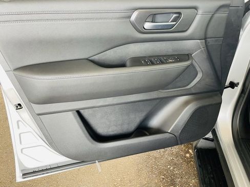 New 2026 Nissan Armada SV image 18