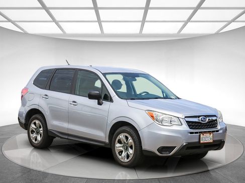 Used 2015 Subaru Forester 2.5i AWD/4WD image 4