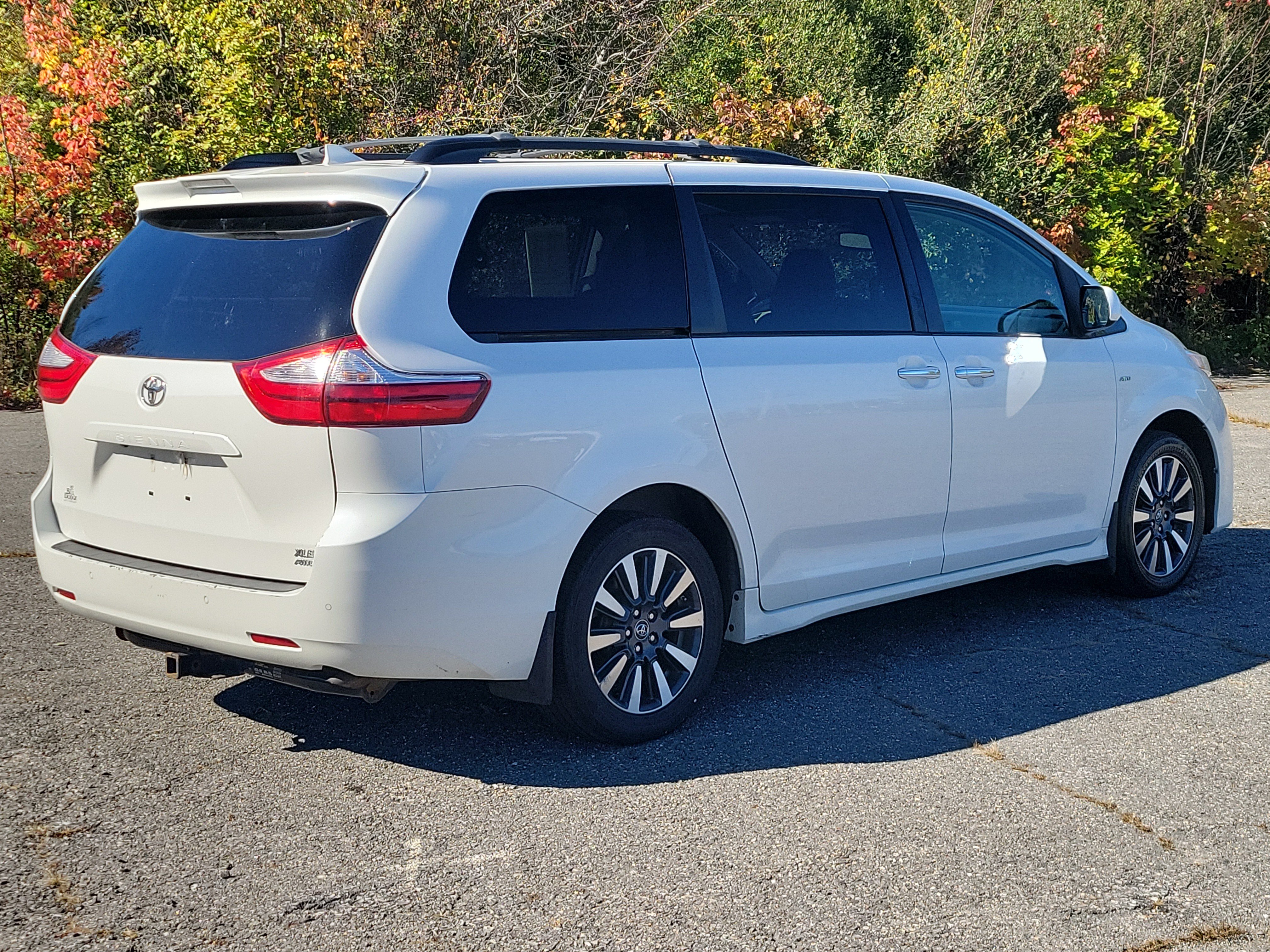 Used 2019 Toyota Sienna XLE Premium w/ Carpet Mat Package AWD/4WD image 5