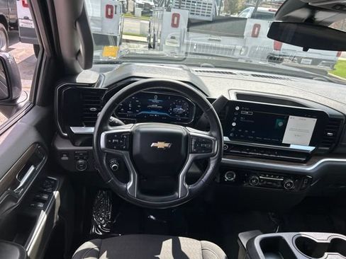 Used 2022 Chevrolet Silverado 1500 LT AWD/4WD image 27