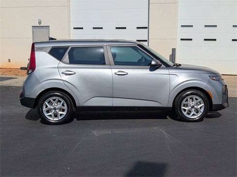 Used 2022 Kia Soul LX w/ Technology Package image 7