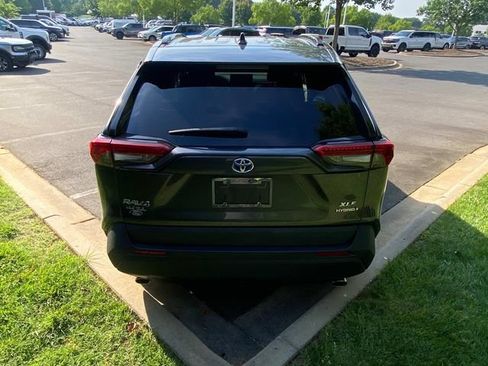Used 2021 Toyota RAV4 XLE AWD/4WD image 30