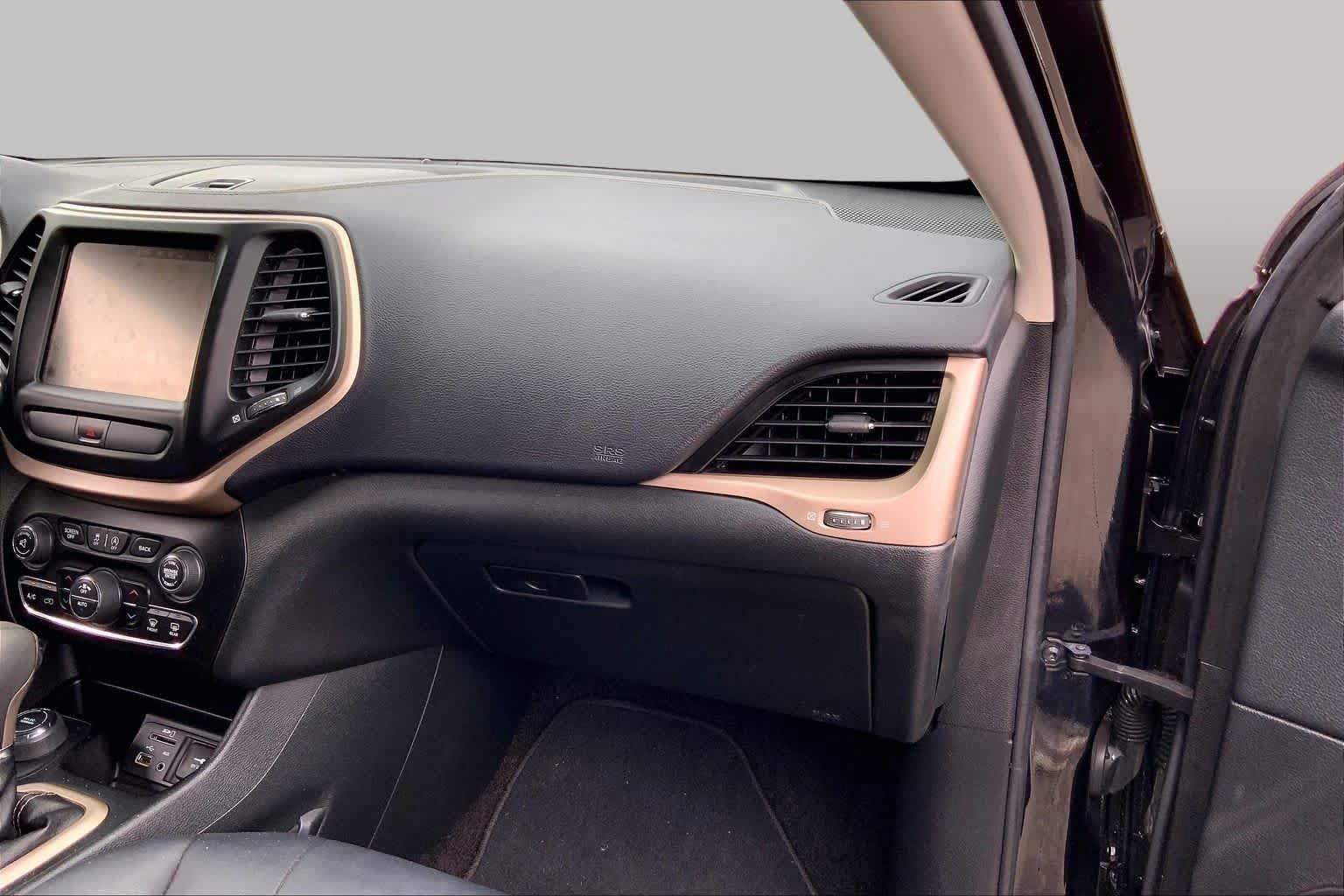 Used 2015 Jeep Cherokee Limited AWD/4WD image 19