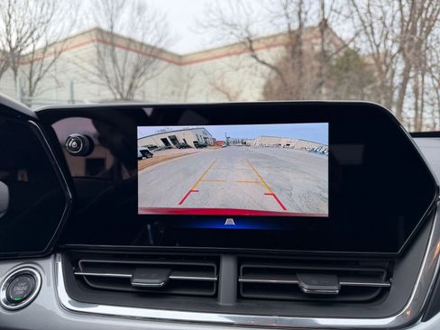 Used 2025 Chevrolet Trax LT image 17