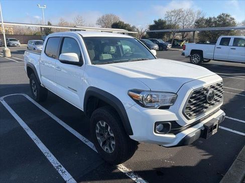 Certified 2023 Toyota Tacoma TRD Off-Road image 2
