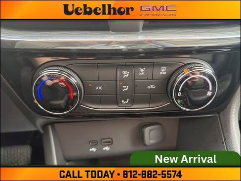 Used 2025 Buick Encore GX Sport Touring image 23