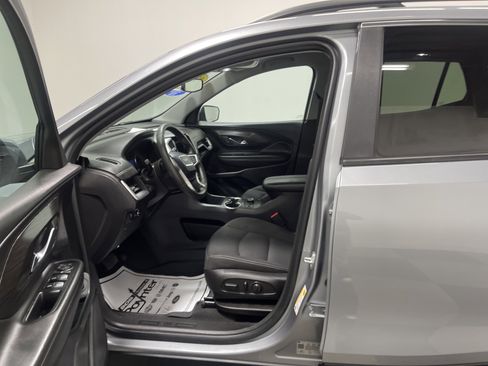 Used 2023 GMC Terrain SLE w/ Driver Convenience Package image 9