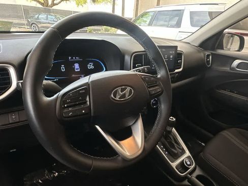 Used 2023 Hyundai Venue SEL FWD image 13