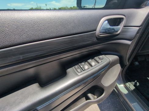 Used 2020 Jeep Grand Cherokee Laredo AWD/4WD image 11