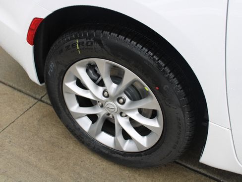 New 2026 Chrysler Pacifica Select image 38