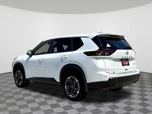 Certified 2026 Nissan Rogue SV AWD/4WD image 4