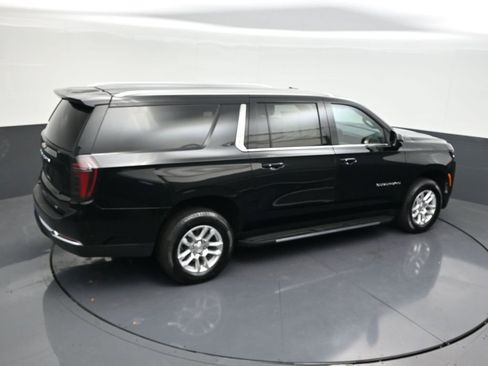 Used 2025 Chevrolet Suburban LT image 24